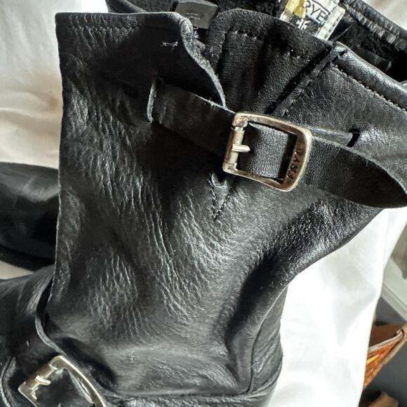 Women's FRYE Veronica Short Boot 76509 Size 7.5B Black Leather Buckle Biker - Picture 4 of 9